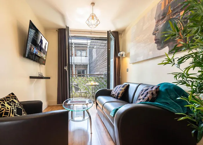 Central Apartment - Chinatown - Balcony - Secure Parking 1Arc